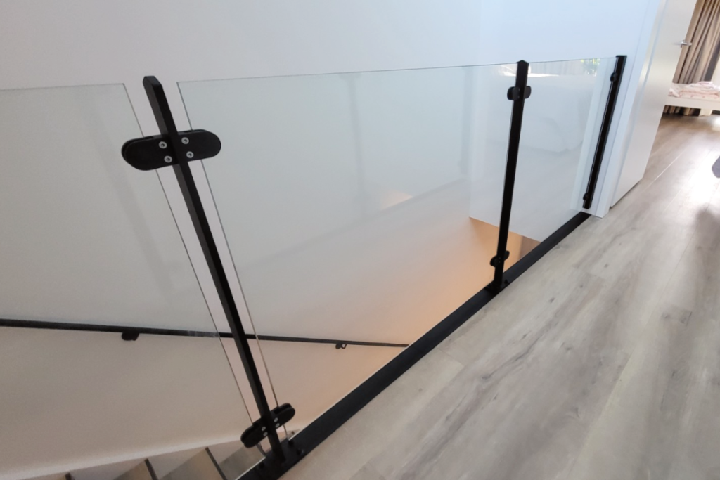 Glazen balustrade op vide in Dordrecht