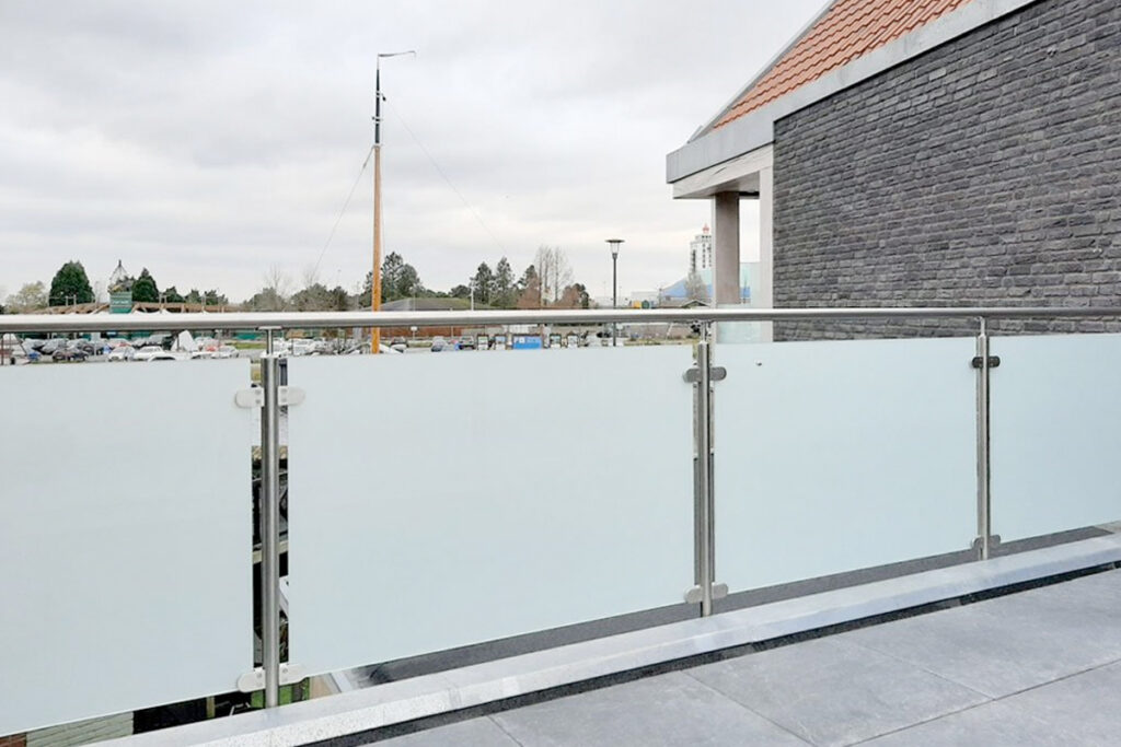 RVS balkonhekwerk met glas