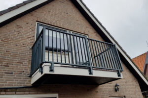 Stalen balkonhek in Overijssel