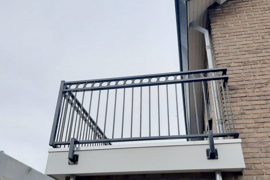 Stalen balkonhek laten installeren in Overijssel