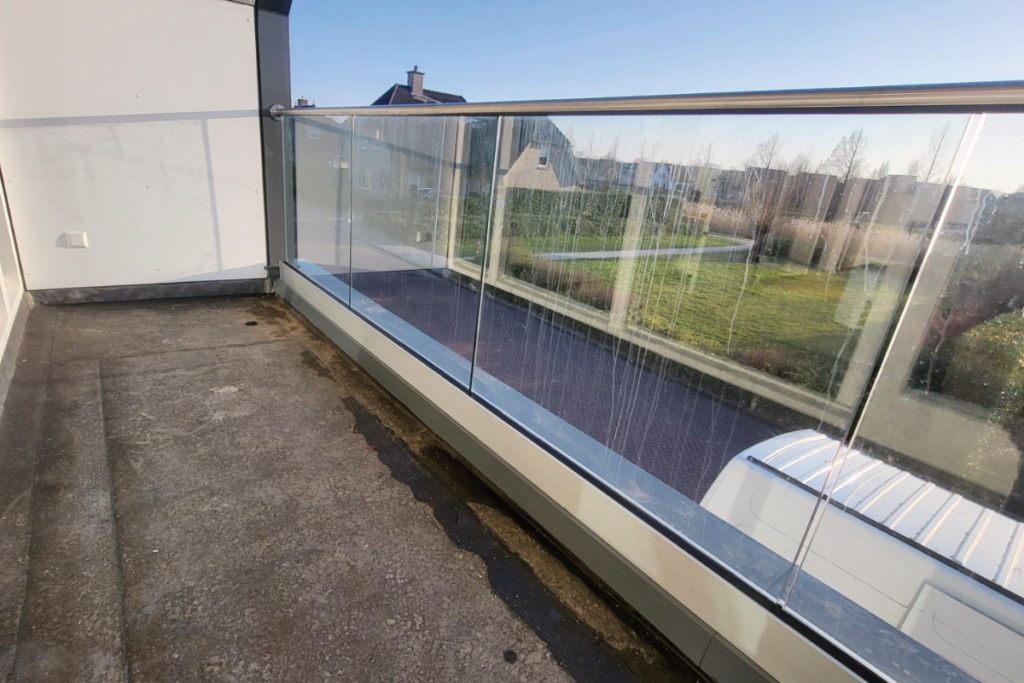 Glazen balustrade op Urk