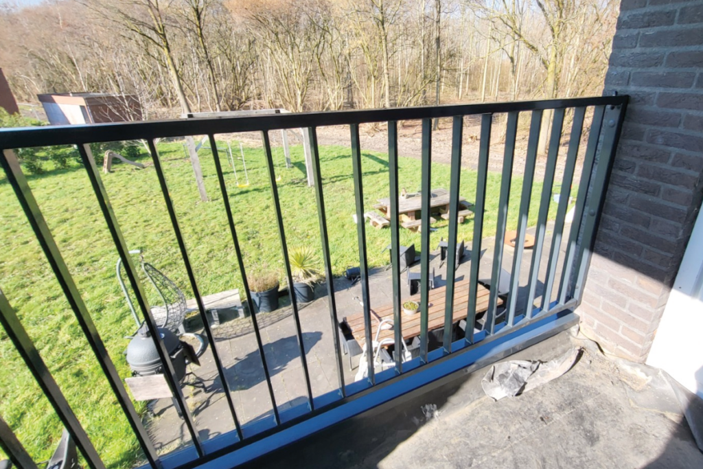 stripstalen balkonhek in Almere