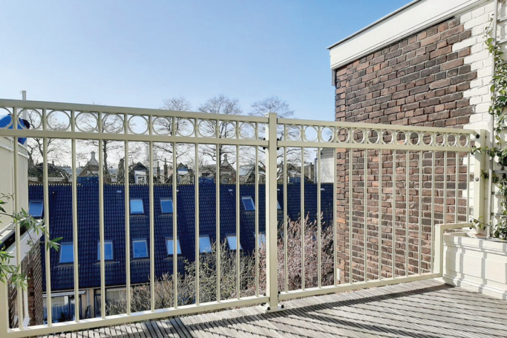 Balkonhekwerk in de Noordoostpolder
