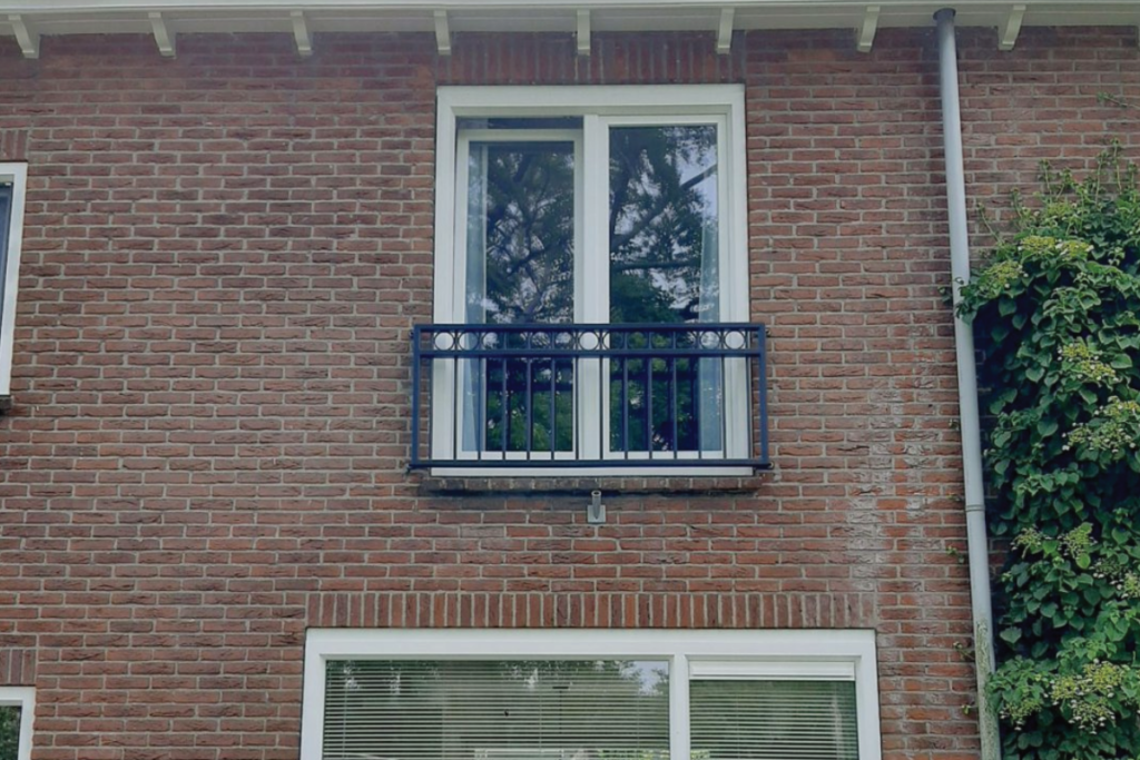 Frans balkonhekwerk in Ens