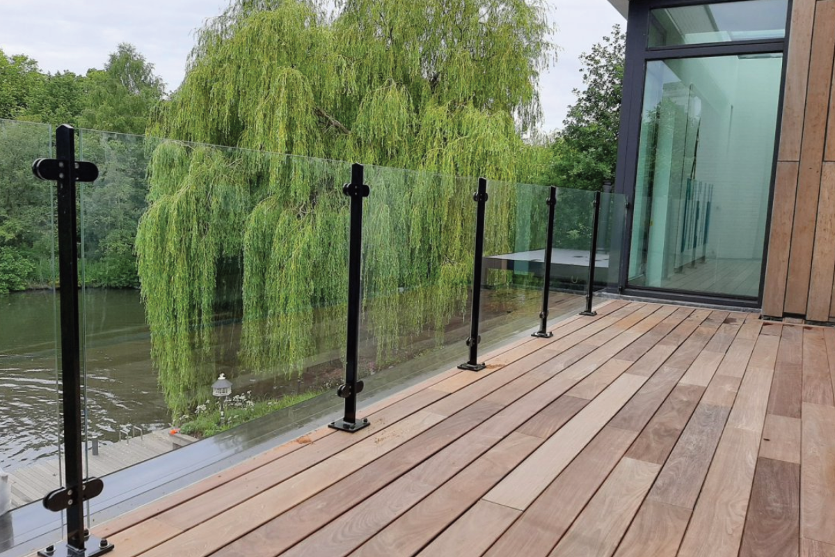 Glazen balustrade in Almere