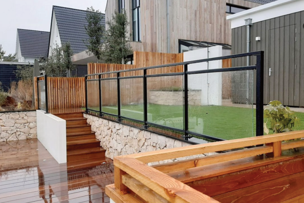 Glazen balustrade in Almere