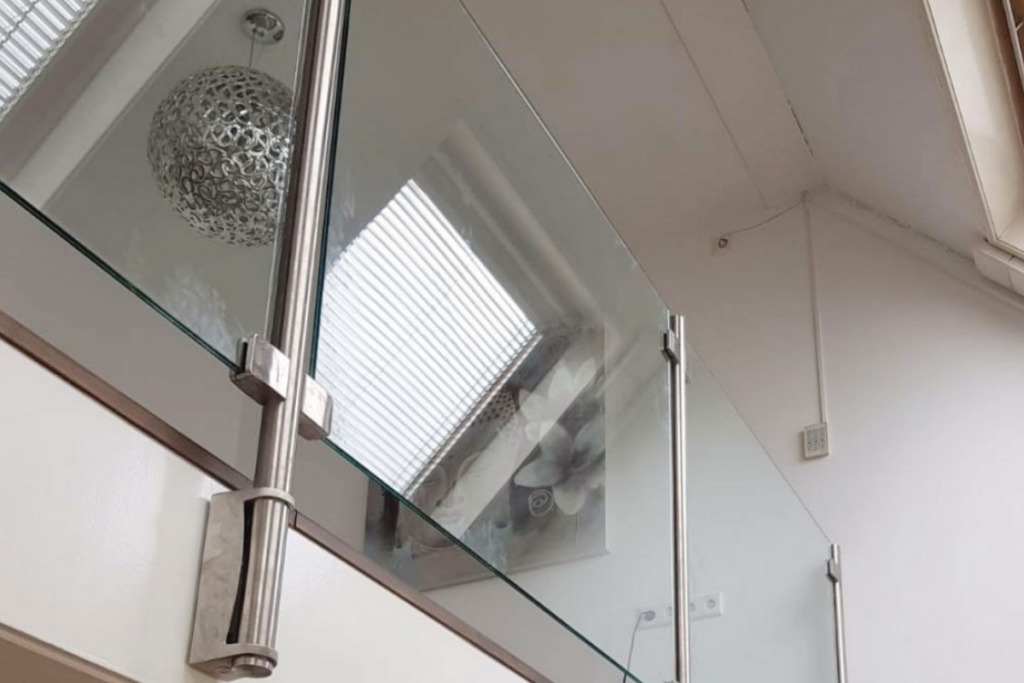 Glazen balustrade in Ens