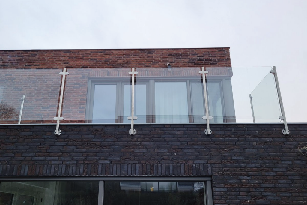 Glazen balustrade in Espel