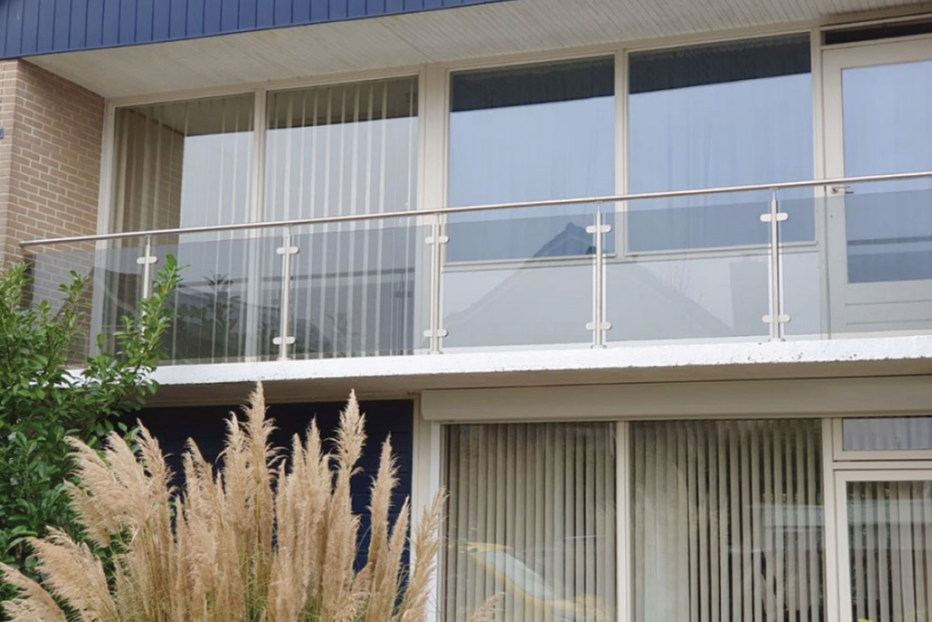 Glazen balustrade in Flevoland