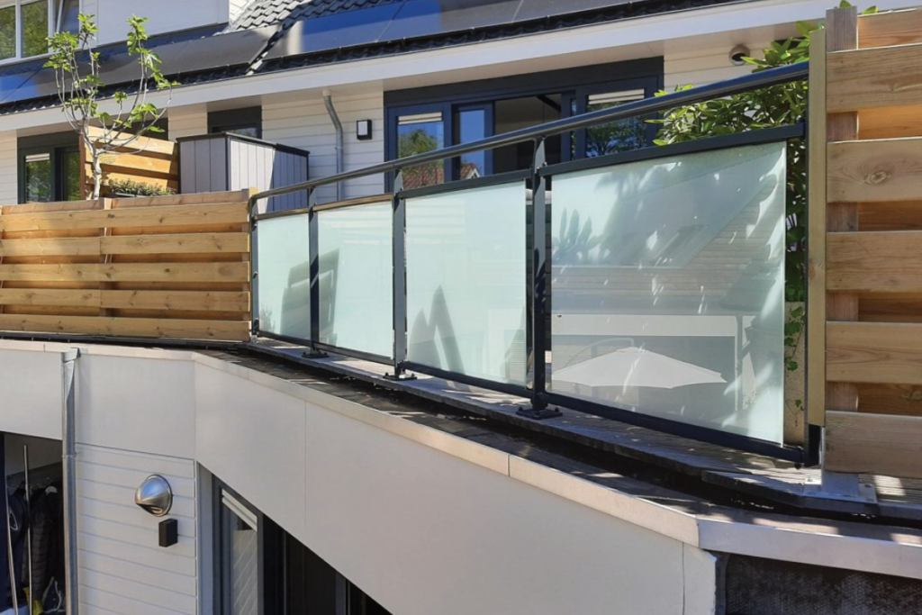 Glazen balustrade in Kraggenburg