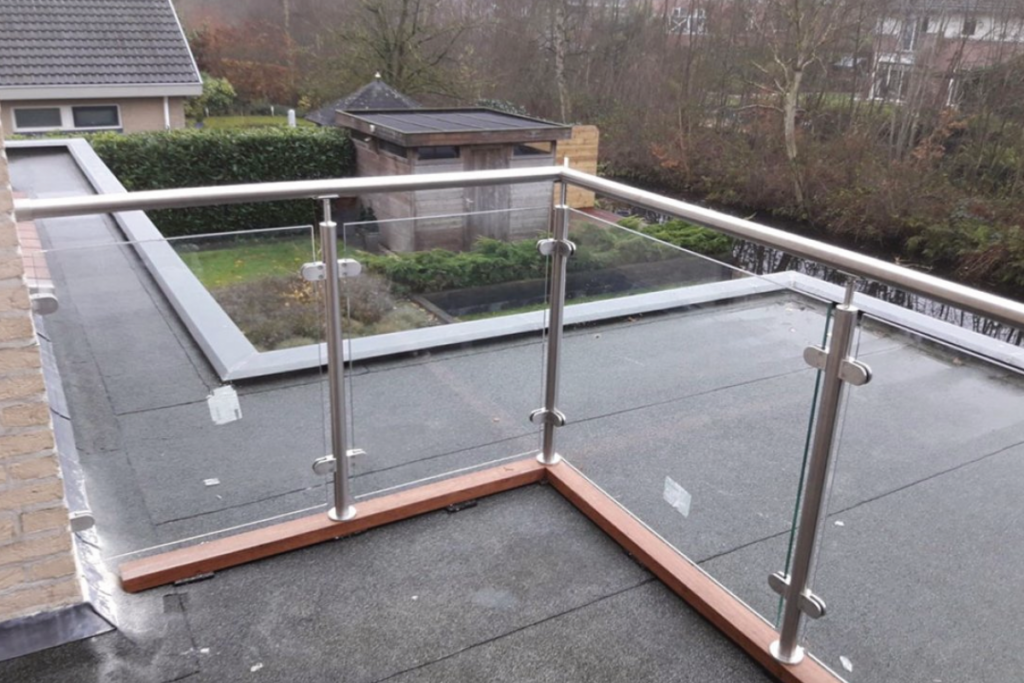Glazen balustrade in Lelystad