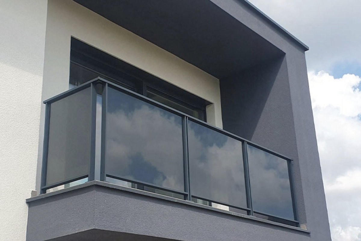 Glazen balustrade in Marknesse