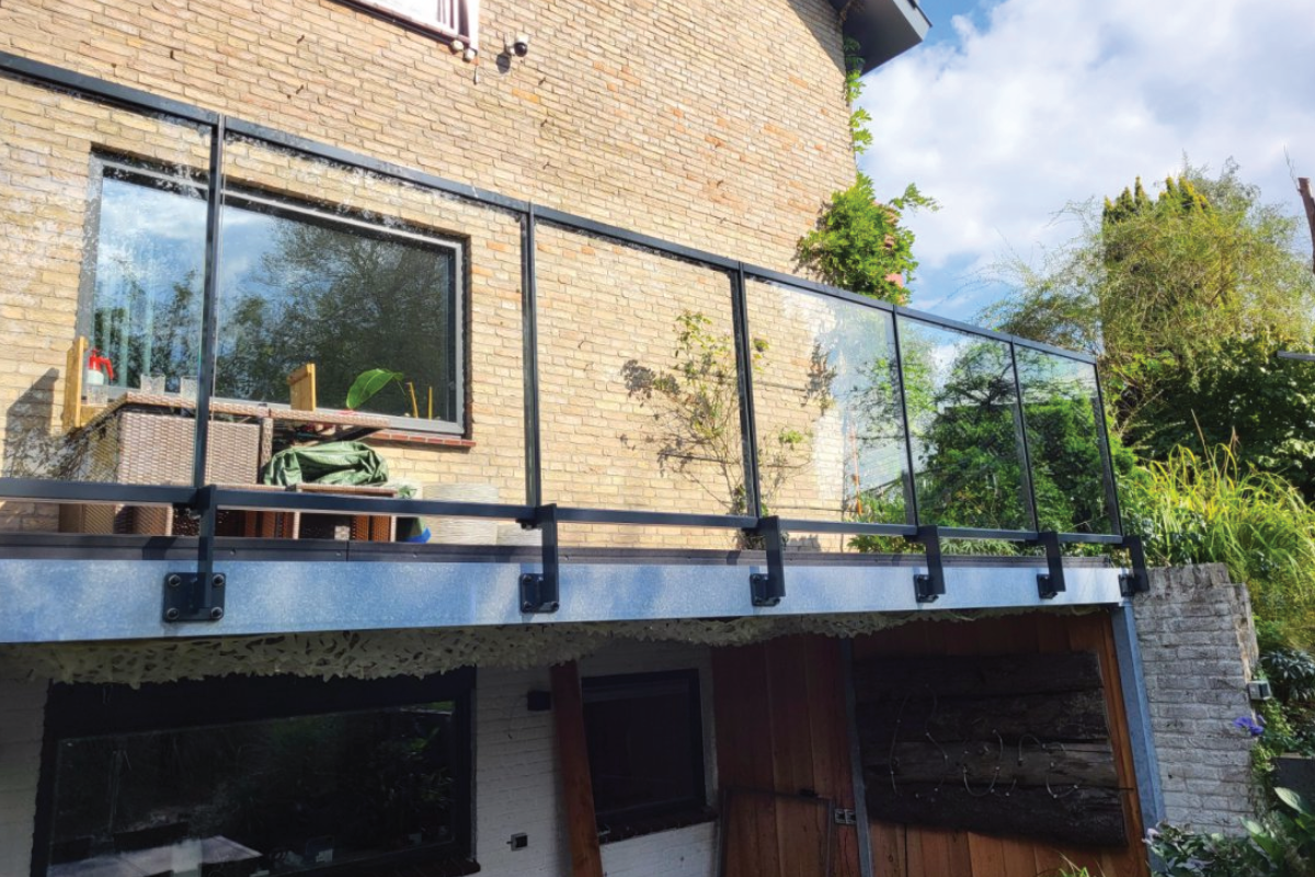 Glazen balustrade in Rutten