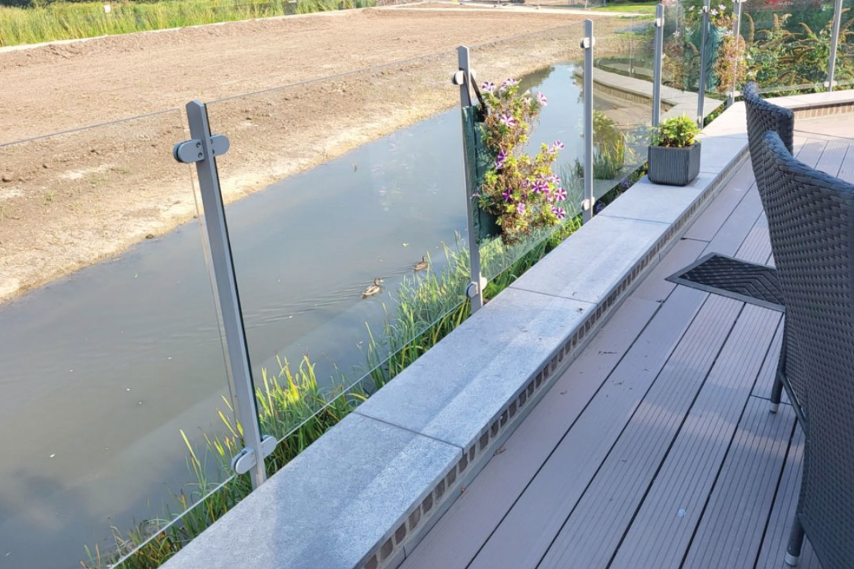 Glazen balustrade in Swifterbant