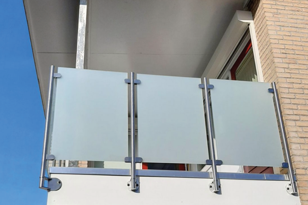 Glazen balustrade in Urk